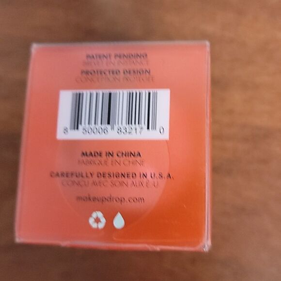 MakeupDrop Red Velvet Hybrid Sponge - Picture 7 of 7